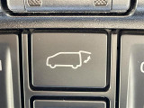 【パワーバックドア】荷物を抱えた状態でもリアゲートの開閉が可能です!お買い物時やアウトドアの際に役立ちますね。