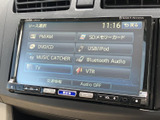 ラジオからCD、USB接続まで、多彩なメディアに対応。お好みの音楽を旅の思い出と共に楽しめます。