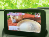 停車時に映像を楽しめます。移動時間を有効活用し、快適なひとときを演出します。