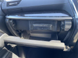 【グローブボックス】大容量のグローブボックスです!!車検証ケース他、日頃使う小物類の収納スペースもたくさんあります!