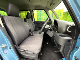 運転席まわりには十分なスペースがあり、大柄な方でもゆったり運転していただける環境です。