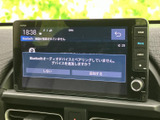 多彩なオーディオソースに対応。お好みの音楽を高品質で楽しめます。Bluetooth接続も可能で、スマートフォンとの連携も簡単です。