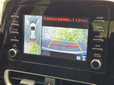 後退時の安全をサポートするバックモニターが装備。車庫入れや狭い場所での運転をスムーズに行えます。周囲の状況を映像で確認し、安心して運転操作を。