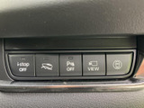 視認性の高いメーターで、車の状況をひと目で確認できます。運転に必要な情報を分かりやすく表示します。
