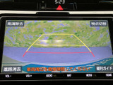 バック時の安全性を高めるバックモニター。狭い場所でもスムーズな駐車をサポートします。運転に自信がない方にもおすすめです。