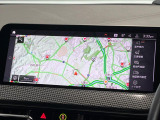 ●純正ナビ:一体感のあるナビは、高級感ある車内を演出してくれます。オーディオ機能も充実しておりますので、運転もより楽しめます♪