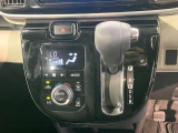 【オートエアコン】一度お好みの温度に設定すれば、車内の温度を検知し風量や温度を自動で調整。暑い&hellip;寒い&hellip;と何度もスイッチ操作をする必要はありません。快適な車内空間には必須の機能ですね♪