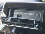 様々な情報を表示できるモニターは、利便性を高めます。ナビゲーションやエンターテインメント機能を活用し、快適な車内空間を実現できます。