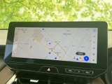鮮明な地図表示で、スムーズなナビゲーションを実現。視認性の高い画面で、安全運転をサポートします。快適なドライブをサポートします。