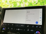 使いやすいインターフェースで、スムーズな操作を実現。目的地設定や音楽再生も直感的に行えます。快適なドライブをサポートします。