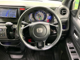 インテリアに合わせたデザインのステアリングは、運転される方のことも考え、運転しやすい形状、大きさです。是非一度、実際に触ってお確かめください。