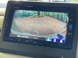 【バックカメラ】駐車時に後方がリアルタイム映像で確認できます。大型商業施設や立体駐車場での駐車時や、夜間のバック時に大活躍!運転スキルに関わらず、今や必須となった装備のひとつです!