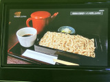 停車時にテレビを視聴可能です。お好みの番組を観て、リラックスしたひとときを過ごすことができます。