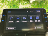 高機能なナビゲーションシステムを搭載。目的地設定や交通情報確認など、運転中のサポートに役立ちます。