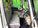運転席シート廻りは使用感も少なく、良好な状態となっています。丁寧に使われていたことがよくわかりますね。