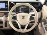 インテリアに合わせたデザインのステアリングは、運転される方のことも考え、運転しやすい形状、大きさです。是非一度、実際に触ってお確かめください。