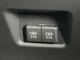 後部座席にも充電可能なUSB端子付き!