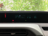 必要な情報をひと目で確認できるメーター。シンプルで分かりやすい表示で、運転中の視認性を高めます。操作も簡単でストレスフリーです。