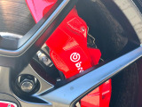【ブレンボ製キャリパー】ハイパワー車両には強力なブレーキが必須!世界のスーパーカーにも採用されるイタリアの高級メーカー「ブレンボ」を装着!色鮮やかなキャリパーがスポーティな印象を引き立てます♪