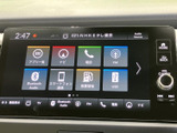 多彩な機能が搭載されたモニター画面。カーナビやオーディオ、車両情報など、様々な情報をひと目で確認できます。快適なドライブをサポートする頼もしいアイテムです。
