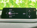 高画質のモニター画面で、様々な情報を確認できます。スマートフォン連携機能も搭載し、より便利に活用いただけます。