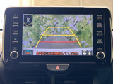 駐車や後退時の安全を確保するバックモニター。映像を確認しながらスムーズに操作でき、万が一の事故を防ぎます。