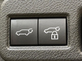 【パワーバックドア】スマートキーや運転席のボタンを押すだけでリアゲートが自動で開閉します!荷物を持っている時や、高い位置にあるバックドアを閉める際に便利な機能です♪