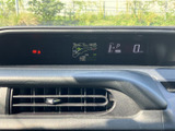 必要な情報をひと目で確認できるメーター。視認性の高い表示で、運転中の安全をサポートします。ドライバーの運転をサポートする重要な装備です。