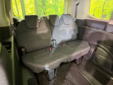床下収納式のサードシートです。座席部分をコンパクトに収納でき、広大な荷室スペースとしてお使いいただけます!乗車人数や荷物の量など利用シーンに合わせて3列目を有効活用でき、とっても便利♪