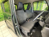 運転席まわりには十分なスペースがあり、大柄な方でもゆったり運転していただける環境です。