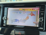 停車時にテレビ放送を視聴可能です。お子様連れのご旅行など、移動中の時間も有効活用できます。安全のため、運転中の視聴はご遠慮ください。
