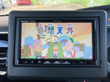 停車時に映像を楽しめるTV画面を搭載。お子様連れのご家族にもおすすめです。移動時間を有効活用して、快適なひとときをお過ごしください。