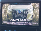 高機能なナビゲーションシステムとオーディオが一体となったインターフェースで、スムーズな操作と快適なドライブをサポートします。