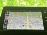 目的地までのルートを分かりやすく表示します。視認性の高い画面で、安全運転をサポートする頼もしいパートナーです。
