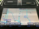 鮮明な地図画面で、スムーズなルート検索をサポート。見やすい表示で運転中の確認も容易です。最新の交通情報も確認でき、安全運転を後押しします。
