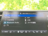 多彩なソースからお好みの音源を選択可能。Bluetooth接続でスマホの音楽もワイヤレスで楽しめます。