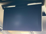 【12.8型フリップダウン】大画面モニターで後席でもエンタメをお楽しみいただけます。家族や友人とお出かけする機会が多い方に大人気です♪
