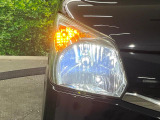 【LEDヘッドライト】悪天候や夜間走行時も良好な視界を確保し安心して運転できる高輝度LEDヘッドライトを装備!点灯速度が早く、消費電力も抑えられています。