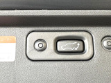 【パワーバックドア】スマートキーや運転席のボタンを押すだけでリアゲートが自動で開閉します!荷物を持っている時や、高い位置にあるバックドアを閉める際に便利な機能です♪