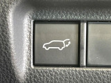 【パワーバックドア】スマートキーや運転席のボタンを押すだけでリアゲートが自動で開閉します!荷物を持っている時や、高い位置にあるバックドアを閉める際に便利な機能です♪