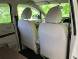 シンプルで機能的な内装は、使いやすさを追求。運転に必要な情報がひと目で確認でき、安全運転をサポートします。