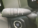 雨天時でも、視界をクリアに保ち、安全運転をサポートします。操作も簡単で、スムーズな動作を実現しています。
