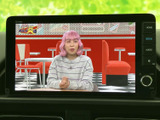 停車時に、お子様と一緒に映像を楽しめます。移動時間を有効活用し、快適なひとときを演出します。