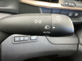 シンプルな操作で、安全な車線変更をサポートします。視認性の高い表示で、スムーズな操作が可能です。