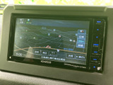 鮮明な地図表示で、安全運転をサポート。最新の交通情報も確認でき、スムーズなナビゲーションを実現します。