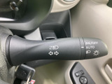 操作感にこだわったレバーで、スムーズなウインカー操作を実現します。安全な運転をサポートする重要な装備です。