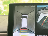 駐車や後退時の安全をサポートするバックモニター。死角を減らし、スムーズな後退操作を支援。狭い場所でも安心して運転できます。
