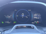 視認性の高いメーターで、車両の状態をひと目で確認できます。走行情報を把握し、安全運転をサポートします。