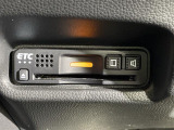 【ETC】有料道路を利用する際に料金所で停止することなく通過できる、ETC車載器(ノンストップ自動料金収受システム機器)が装備されています。セットアップを行うことで利用可能になります。