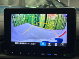【バックカメラ】駐車時に後方がリアルタイム映像で確認できます。大型商業施設や立体駐車場での駐車時や、夜間のバック時に大活躍!運転スキルに関わらず、今や必須となった装備のひとつです!